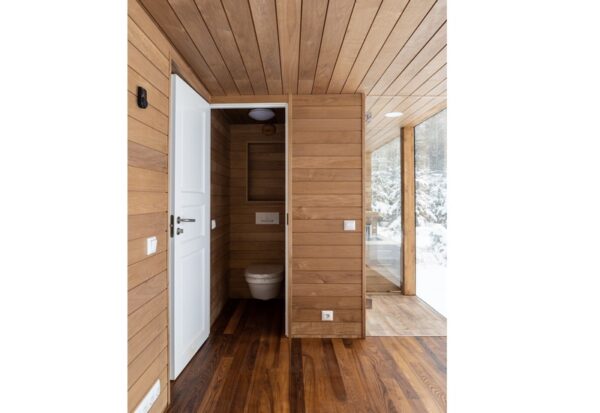 Yrre Cottage shower - Image 5