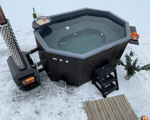 2.1x2.8 m 8-cornered hot tub with fiberglass interior and external stove - Image 2
