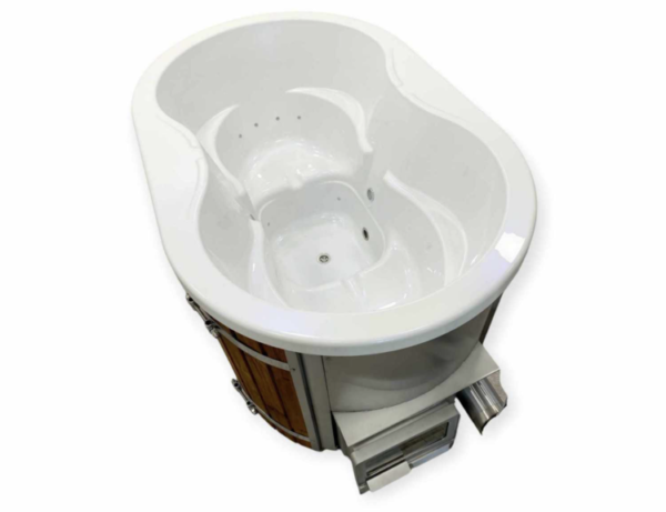 1,2x1,9m Ofuro hot tub with integrated heater and acrylic insert - Image 2