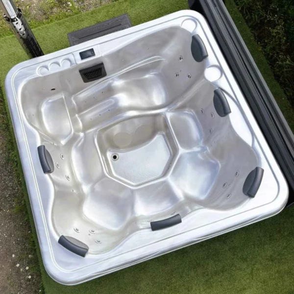 "Tucson In" hot tub - Image 3