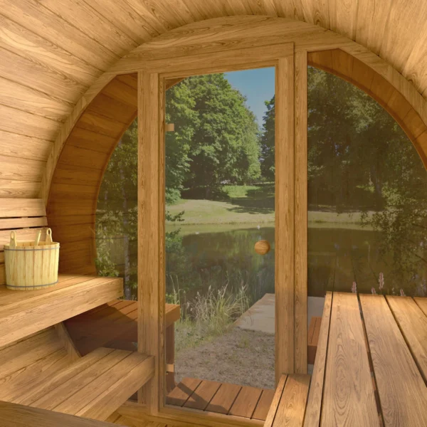 Moderni Ehala 280 Deluxe tynnyrisauna mökille tai järvenrantaan – kuudelle hengelle, täyskorkea lasiseinä ja laadukas termopuu.