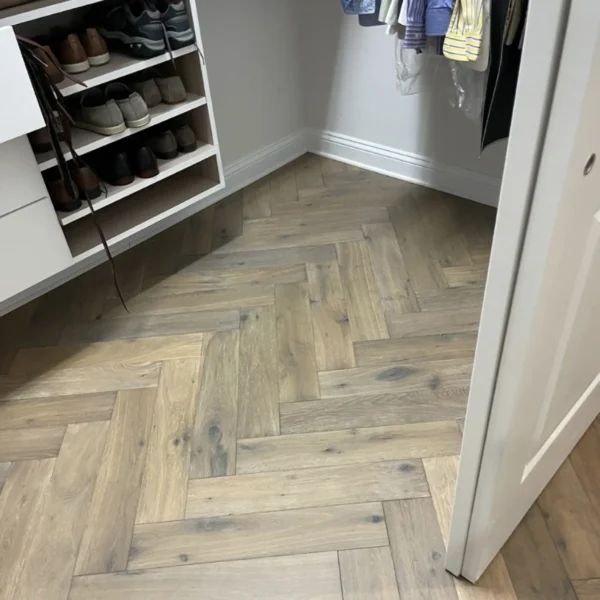 Woodengold tamm prantsuse kalasaba chevron 45°/ 60° T&G rustik (120x650 mm) - Image 2