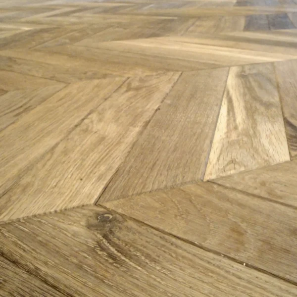 Woodengold tamm prantsuse kalasaba chevron 45°/ 60° T&G rustik (90x500 mm)